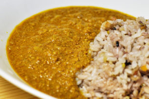 カルディのキーマカレー。ご飯以外に合わせるのがおすすめ。