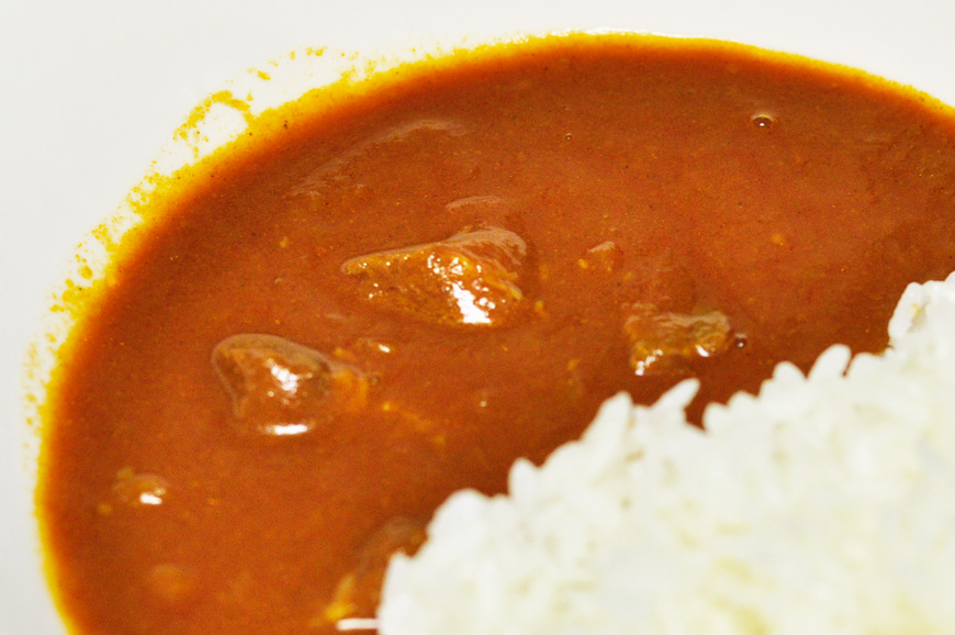 ゴロッと牛肉が美味しい。トマトのレトルトカレー
