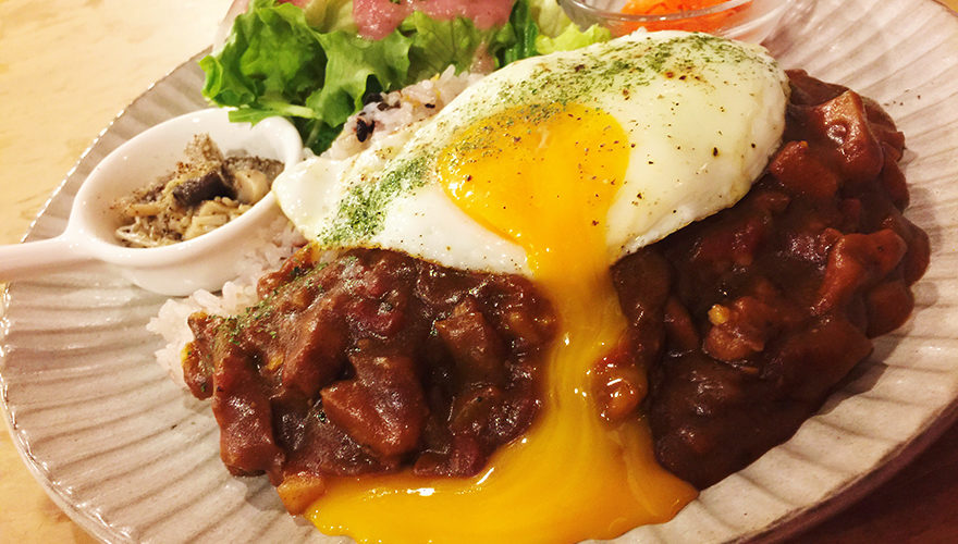 想像以上に料理が美味い!ミックスパンダコーヒーのカレーライス。