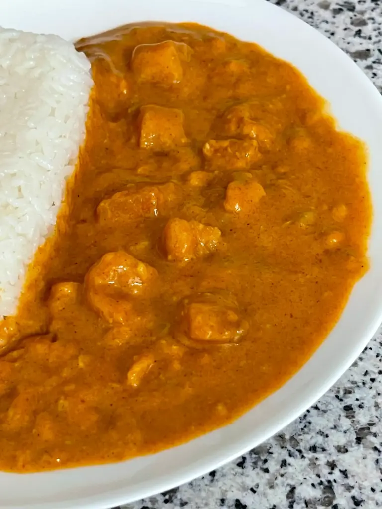日向鶏チキンカレー[タイ風]盛り付け例
